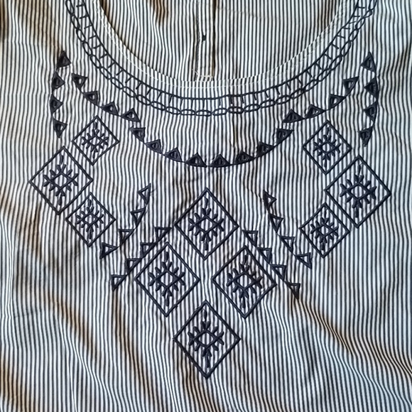 Embroidered top - Picture 5 of 7
